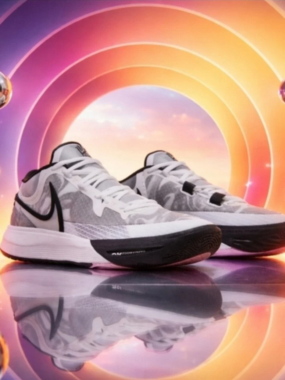NWT Nike Kyrie 8 GO Kids Sz 5Y White Black DQ8076-101 Low Top Cushioned B-Ball